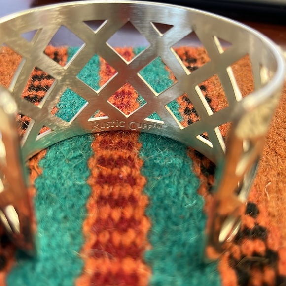 Rustic Cuff bracelet in silver color. - Picture 2 of 6